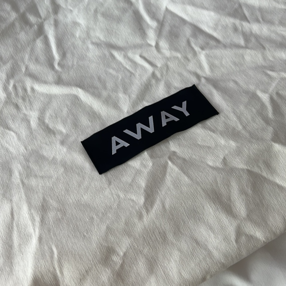 NEW Away Luggage Large Drawstring Dustbag for Pet Carrier - Picture 2 of 5